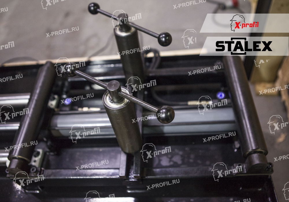 Ленточнопильный полуавтоматический колонный станок Stalex TBK-4228B