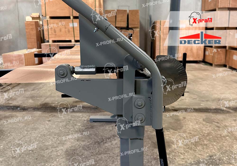 Фотография Листогиб ручной Decker XR 2150 Фотография Листогиб ручной Decker XR 2150